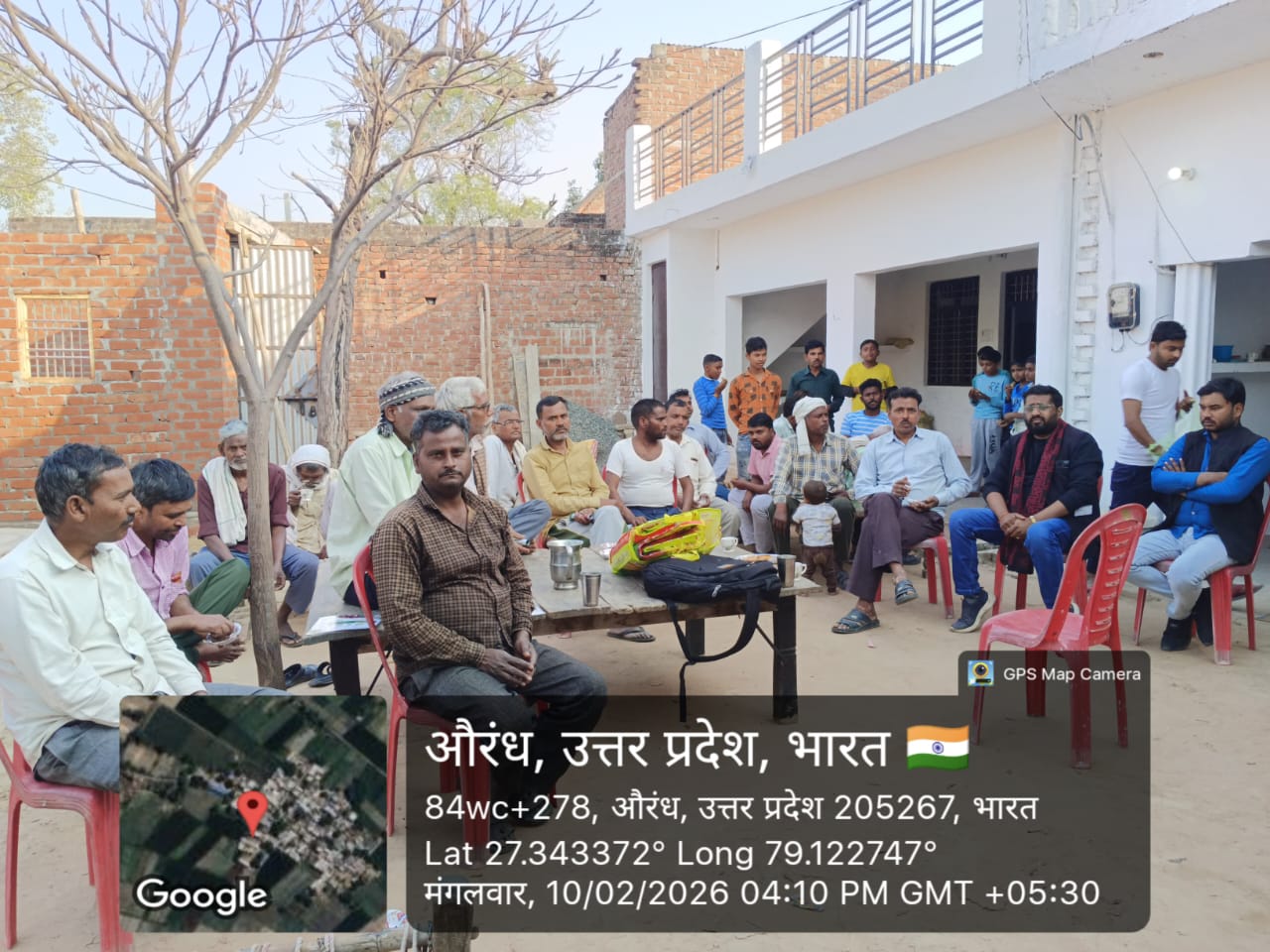 किसानों व बच्चों को कैलेंडर व बैग वितरण