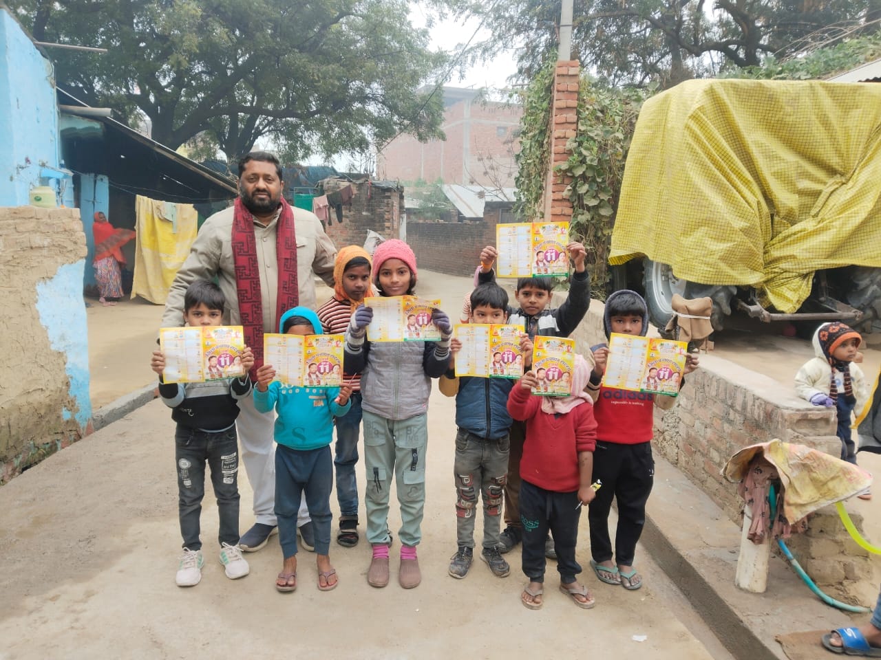 किसानों व बच्चों को कैलेंडर व बैग वितरण