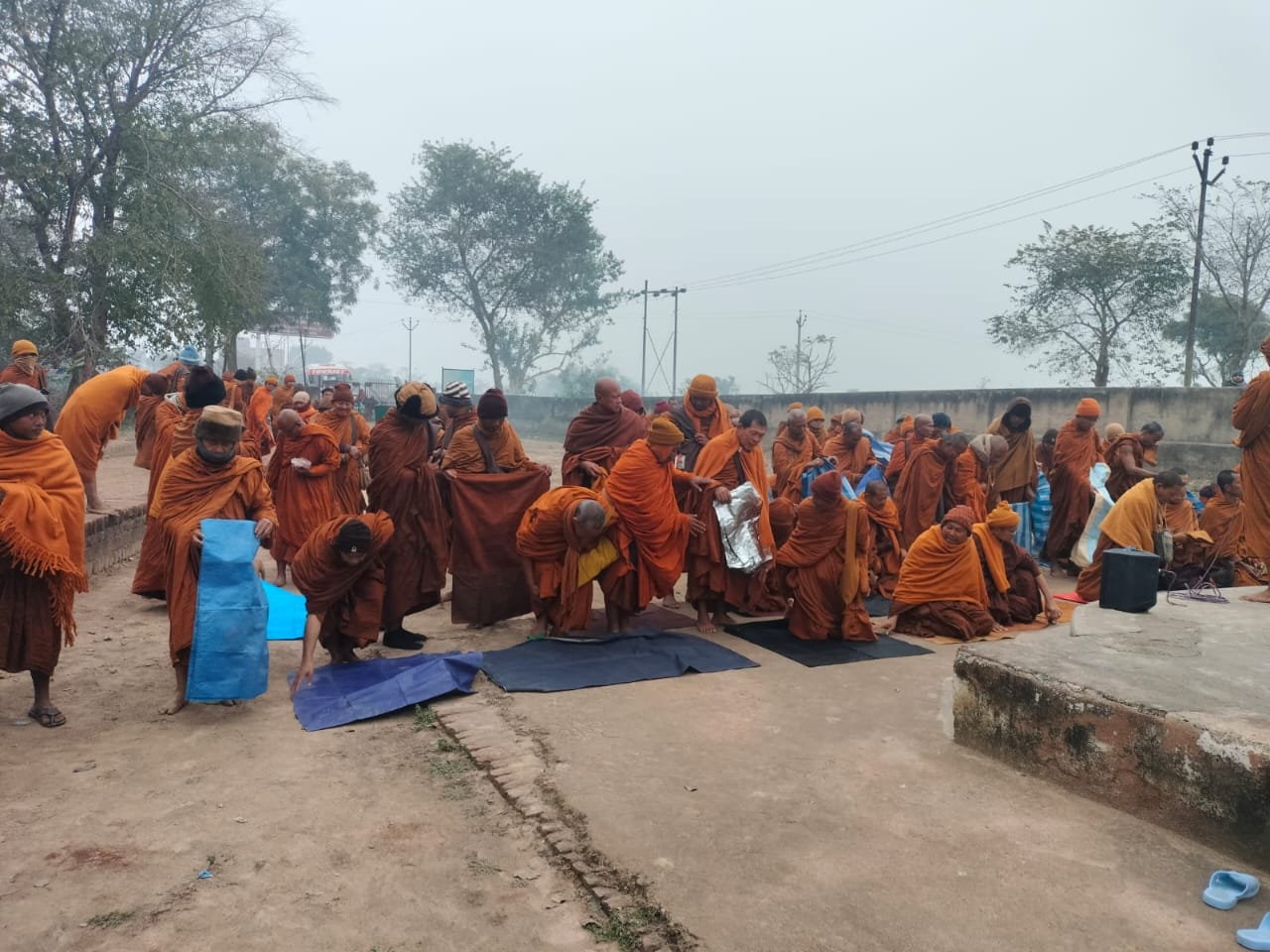थाईलैंड भिक्षुओं को दान